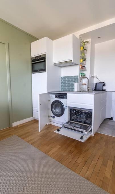 Renovated 2-Bed Apartment 2 Min From Lyon Уллен Экстерьер фото