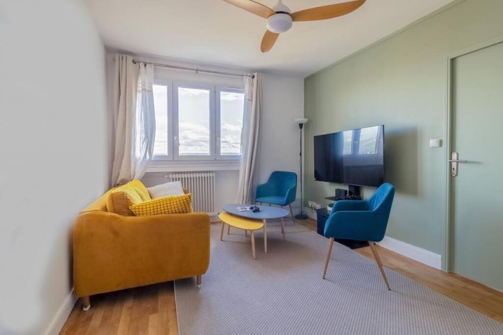 Renovated 2-Bed Apartment 2 Min From Lyon Уллен Экстерьер фото